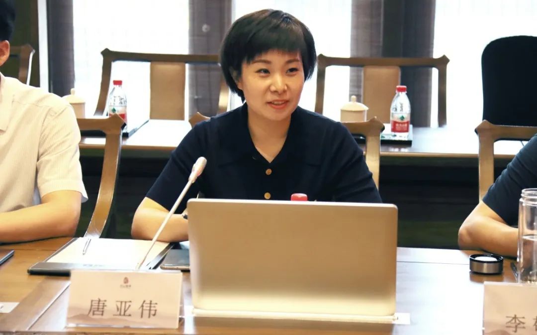 室主任种淑娴,孔子研究院收藏展览科科长唐亚伟5位领导专家组成评委组
